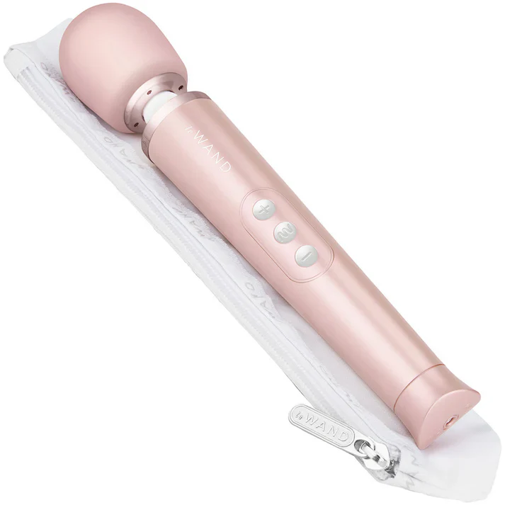 Le Wand Petite Rechargeable Massager in Rose Gold - Image 10