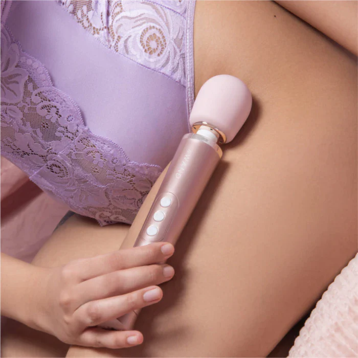 Le Wand Petite Rechargeable Massager in Rose Gold - Image 4