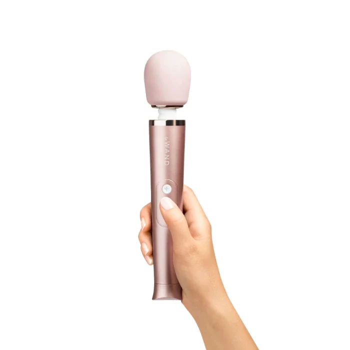 Le Wand Petite Rechargeable Massager in Rose Gold - Image 5