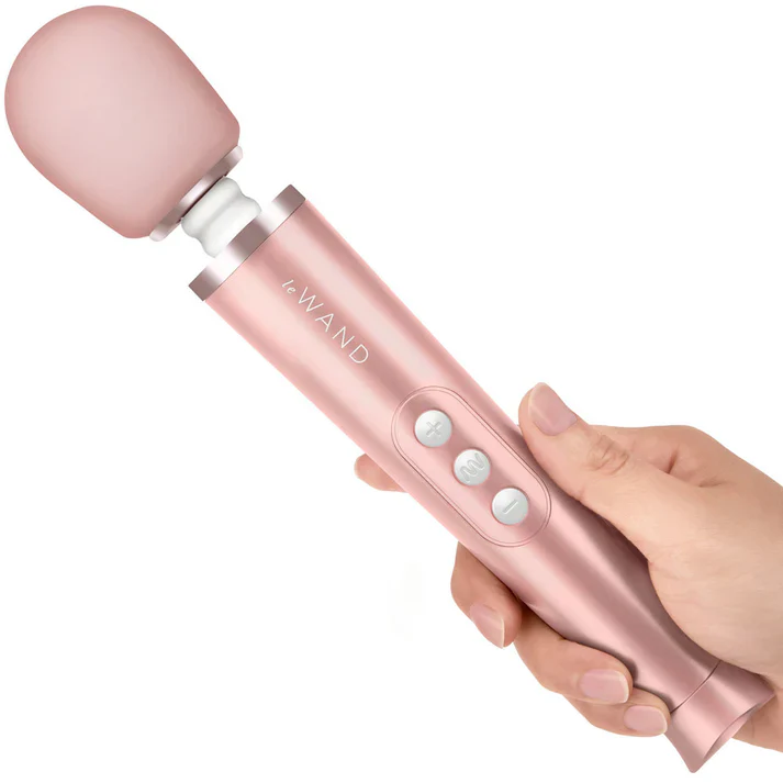 Le Wand Petite Rechargeable Massager in Rose Gold - Image 7