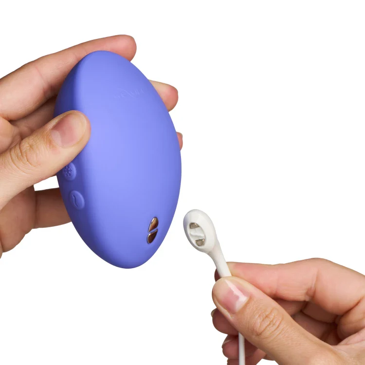 We-Vibe Temp Heating and Cooling Lay-on Vibrator in Lavender Blue - Image 3